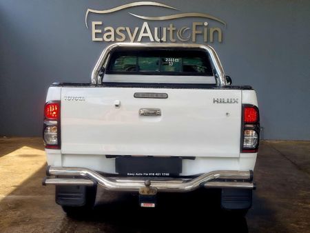 2015-Toyota-Hilux-30-D-4D-Legend-45-Xtra-Cab_5