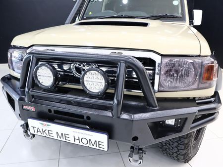 2023-Toyota-Land-Cruiser-76-76-45-D-V8-Station-Wagon_12