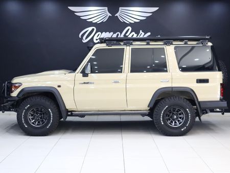 2023-Toyota-Land-Cruiser-76-76-45-D-V8-Station-Wagon_1