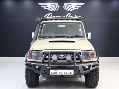 2023-Toyota-Land-Cruiser-76-76-45-D-V8-Station-Wagon_2
