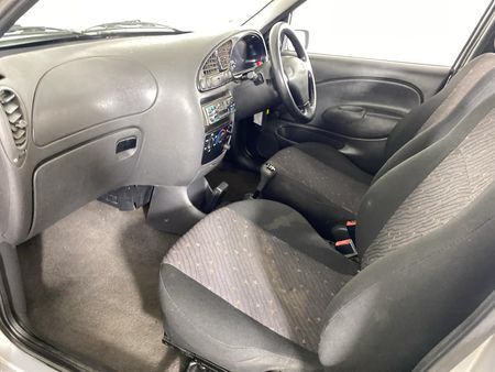2005-Ford-Ikon-13i-L_8