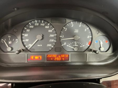 2005-BMW-3-Series-325Ci-Coupe_2