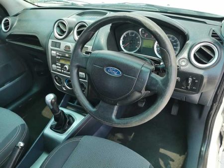 2009-Ford-Ikon-16-Trend_9
