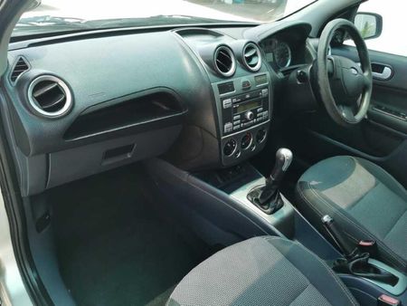 2009-Ford-Ikon-16-Trend_10