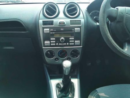 2009-Ford-Ikon-16-Trend_11