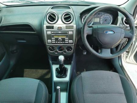 2009-Ford-Ikon-16-Trend_8