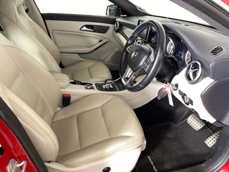 2014-Mercedes-AMG-CLA-45-AMG_9