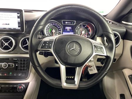 2014-Mercedes-AMG-CLA-45-AMG_12
