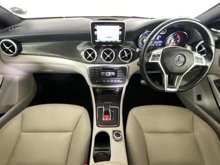 2014-Mercedes-AMG-CLA-45-AMG_1