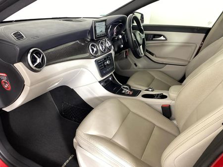 2014-Mercedes-AMG-CLA-45-AMG_8