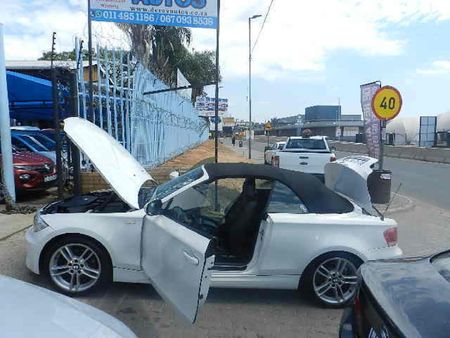 2013-BMW-1-Series-120i-Convertible-M-Sport-Auto_16