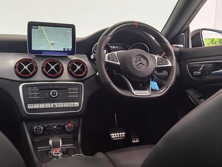 2016-Mercedes-AMG-CLA-45-AMG_9