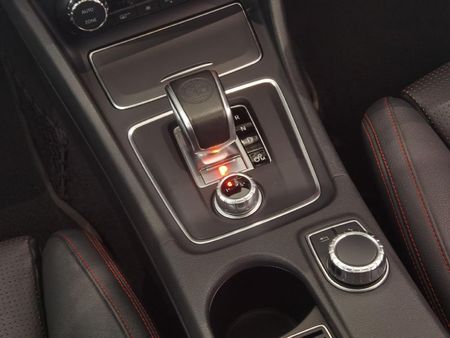 2016-Mercedes-AMG-CLA-45-AMG_11