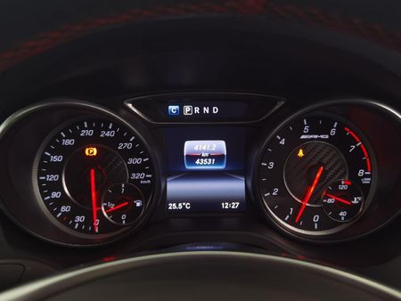 2016-Mercedes-AMG-CLA-45-AMG_13