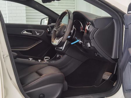 2016-Mercedes-AMG-CLA-45-AMG_6