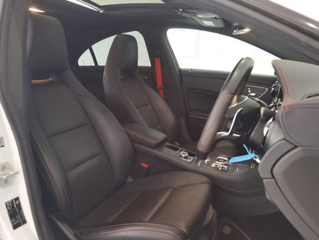 2016-Mercedes-AMG-CLA-45-AMG_7