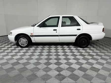 1996-Ford-Escort-14i-Entre-Sedan_12