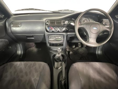 1996-Ford-Escort-14i-Entre-Sedan_1