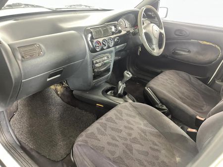 1996-Ford-Escort-14i-Entre-Sedan_4