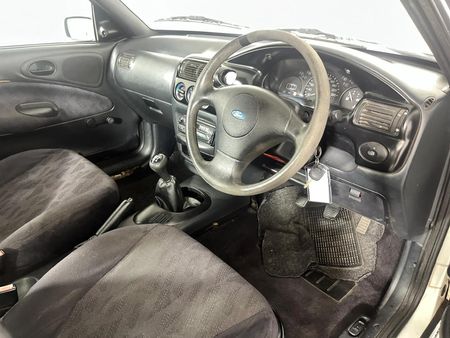 1996-Ford-Escort-14i-Entre-Sedan_5
