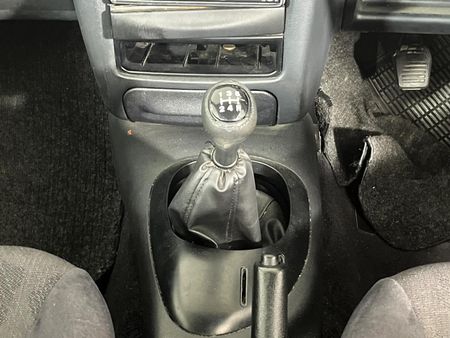 1996-Ford-Escort-14i-Entre-Sedan_6