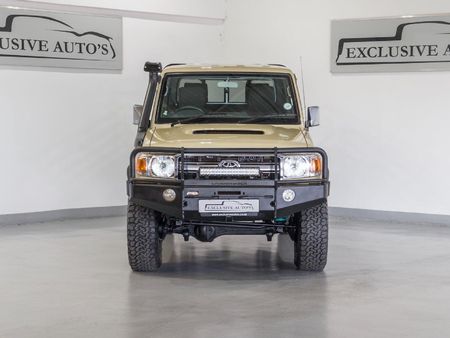 2013-Toyota-Land-Cruiser-79-79-45-D-Double-Cab_1