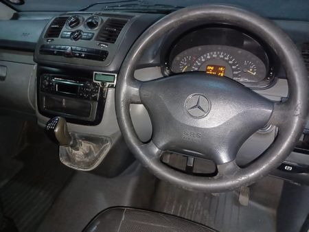 2005-Mercedes-Benz-Vito-115-CDI-CrewBus_9