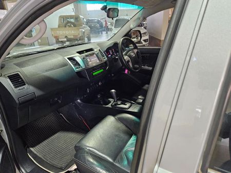 2016-Toyota-Hilux-30-D-4D-Legend-45-4x4-Auto-Double-Cab_11