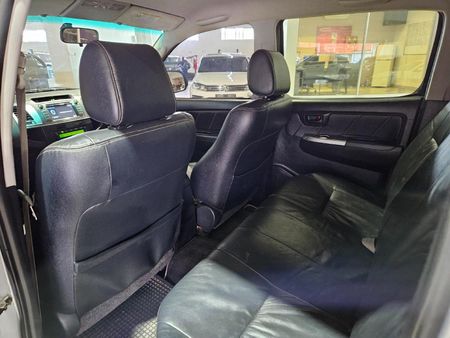 2016-Toyota-Hilux-30-D-4D-Legend-45-4x4-Auto-Double-Cab_12