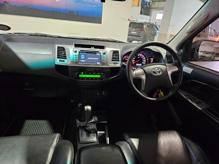 2016-Toyota-Hilux-30-D-4D-Legend-45-4x4-Auto-Double-Cab_5