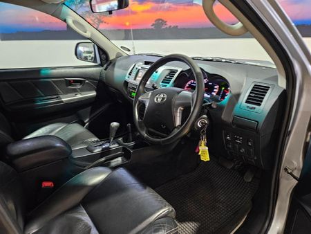2016-Toyota-Hilux-30-D-4D-Legend-45-4x4-Auto-Double-Cab_8