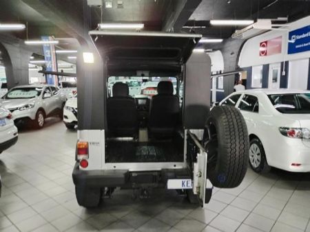 2018-Mahindra-Thar-25-CRDe-4x4-Soft-Top_7
