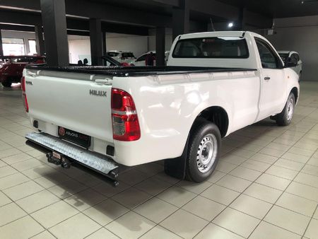 2014-Toyota-Hilux-25-D-4D-S-Single-Cab_3