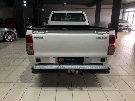 2014-Toyota-Hilux-25-D-4D-S-Single-Cab_4