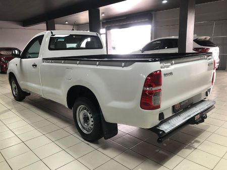 2014-Toyota-Hilux-25-D-4D-S-Single-Cab_5