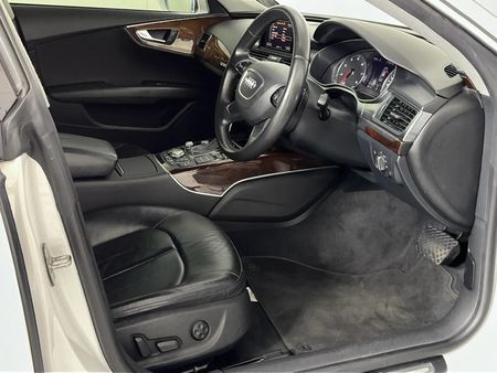 2011-Audi-A7-Sportback-30-TFSI-quattro-Auto_9