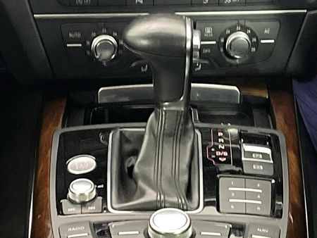 2011-Audi-A7-Sportback-30-TFSI-quattro-Auto_10