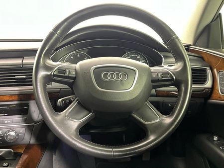 2011-Audi-A7-Sportback-30-TFSI-quattro-Auto_12
