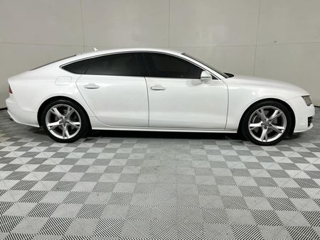 2011-Audi-A7-Sportback-30-TFSI-quattro-Auto_15