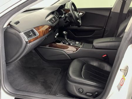 2011-Audi-A7-Sportback-30-TFSI-quattro-Auto_8