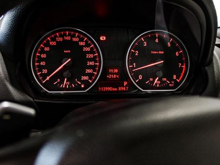 2013-BMW-1-Series-135i-Coupe-M-Sport-Auto_15