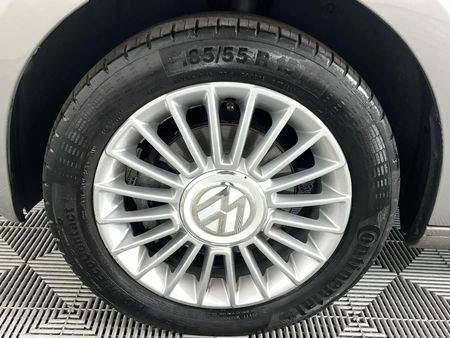 2020-Volkswagen-Up-Move-Up-10-5-dr_4