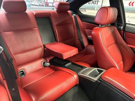 2013-BMW-3-Series-325i-Coupe-M-Sport-Auto_9