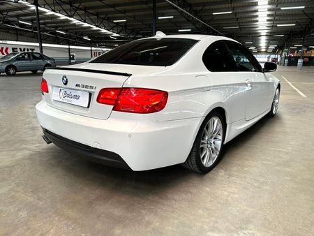 2013-BMW-3-Series-325i-Coupe-M-Sport-Auto_4