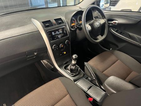 2018-Toyota-Corolla-Quest-16-Plus_5