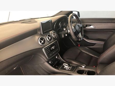 2014-Mercedes-AMG-CLA-45-AMG_10