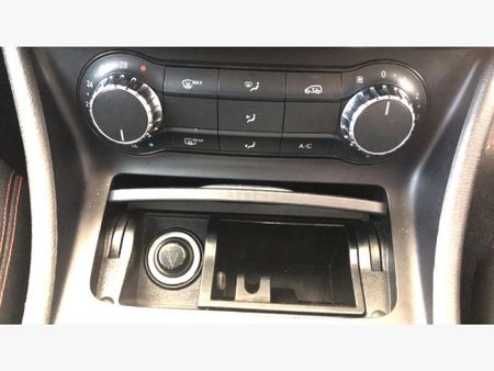 2014-Mercedes-AMG-CLA-45-AMG_28