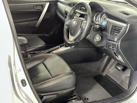 2015-Toyota-Corolla-16-Prestige-Auto_9