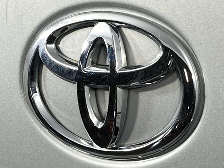 2015-Toyota-Corolla-16-Prestige-Auto_11