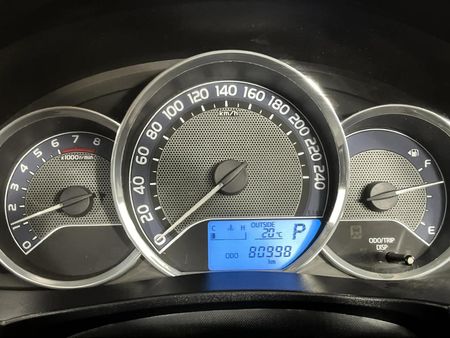 2015-Toyota-Corolla-16-Prestige-Auto_2